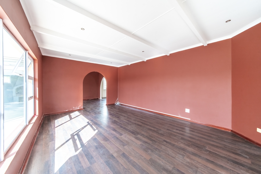 5 Bedroom Property for Sale in Beacon Bay Eastern Cape